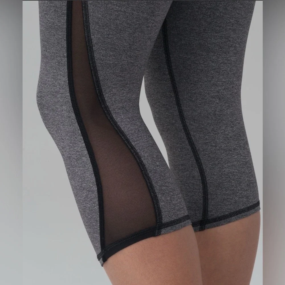 EUC Lululemon Train Times Crop (17